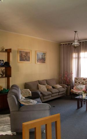Casa à venda com 600m², 3 quartos e 3 vagas Casa à venda com 600m², 3 quartos e 3 vagasSala