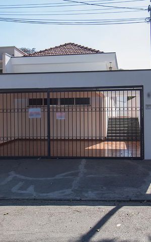 Casa para alugar com 150m², 3 quartos e 2 vagas Casa para alugar com 150m², 3 quartos e 2 vagasFachada