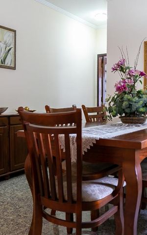 Casa à venda com 284m², 4 quartos e 4 vagas Casa à venda com 284m², 4 quartos e 4 vagasSala de jantar