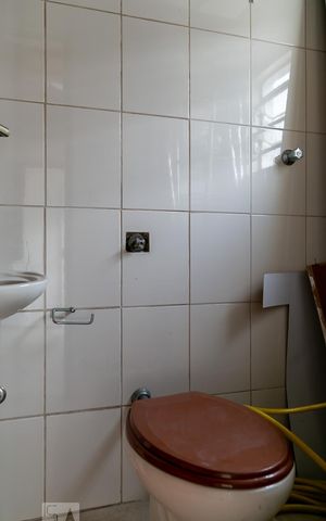Casa à venda com 284m², 4 quartos e 4 vagas Casa à venda com 284m², 4 quartos e 4 vagasLavabo edícula