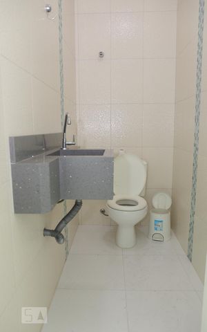 Casa à venda com 282m², 3 quartos e 6 vagasLavabo inferior - área de lazer