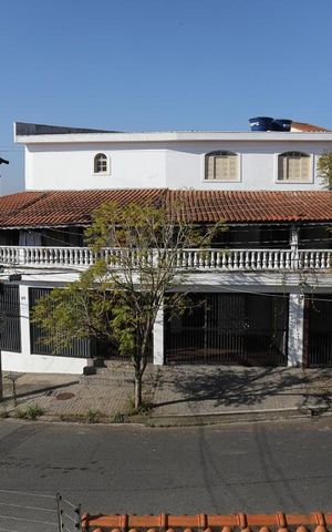 Casa à venda com 282m², 3 quartos e 6 vagasVista da Rua