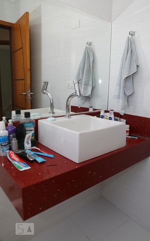 Casa à venda com 282m², 3 quartos e 6 vagasBanheiro do Quarto 1