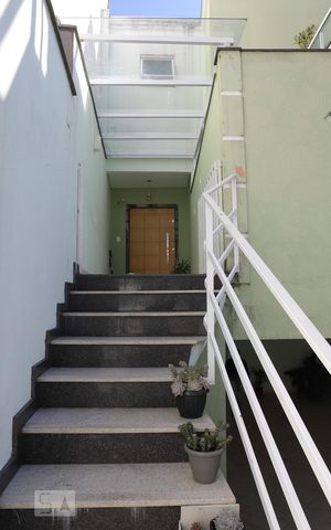 Casa à venda com 282m², 3 quartos e 6 vagasEscada de acesso externo