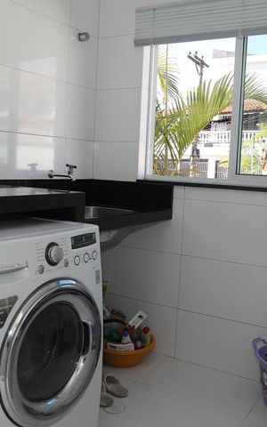 Casa à venda com 282m², 3 quartos e 6 vagasDespensa
