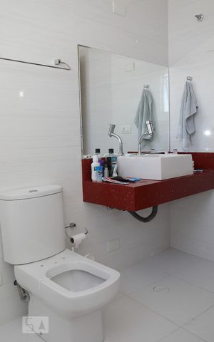 Casa à venda com 282m², 3 quartos e 6 vagasBanheiro do Quarto 1