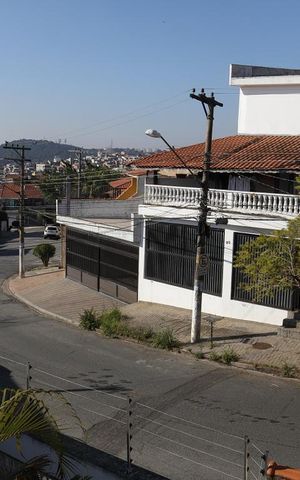 Casa à venda com 282m², 3 quartos e 6 vagasVista da Rua