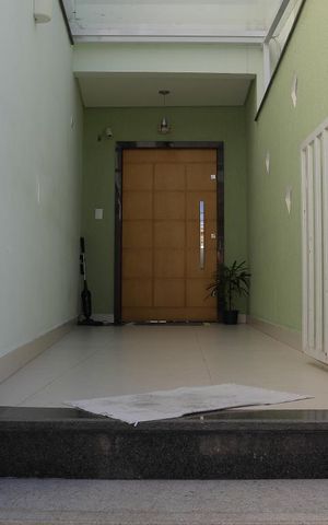 Casa à venda com 282m², 3 quartos e 6 vagasEscada de acesso externo