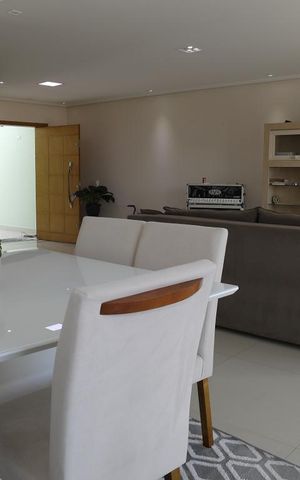 Casa à venda com 282m², 3 quartos e 6 vagasSala