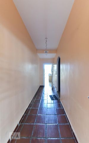 Casa à venda com 156m², 3 quartos e 1 vaga Casa à venda com 156m², 3 quartos e 1 vagaCorredor