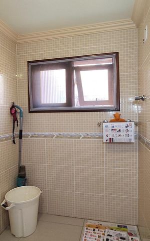 Casa à venda com 280m², 3 quartos e 2 vagas Casa à venda com 280m², 3 quartos e 2 vagasLavabo