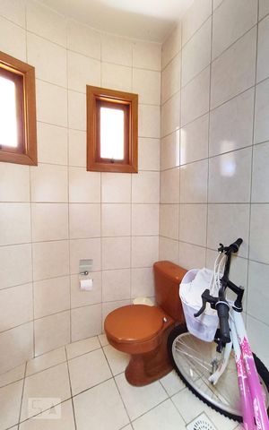 Casa à venda com 280m², 3 quartos e 2 vagas Casa à venda com 280m², 3 quartos e 2 vagasBanheiro 3