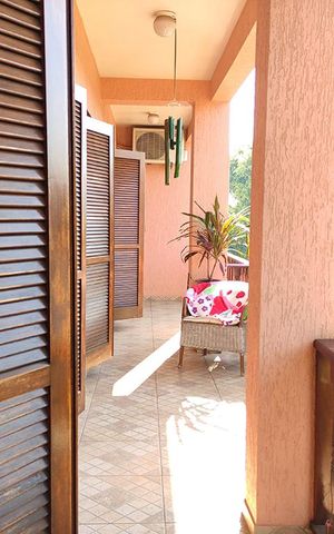Casa à venda com 280m², 3 quartos e 2 vagas Casa à venda com 280m², 3 quartos e 2 vagasSacada Quarto 2 Suíte