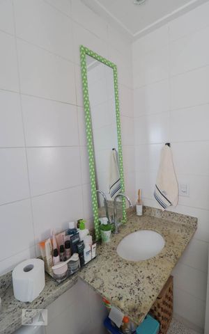 Apartamento à venda com 81m², 3 quartos e 2 vagas Apartamento à venda com 81m², 3 quartos e 2 vagasBanheiro da Suíte