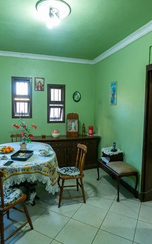 Casa à venda com 200m², 5 quartos e 1 vaga Casa à venda com 200m², 5 quartos e 1 vagaSala de Jantar
