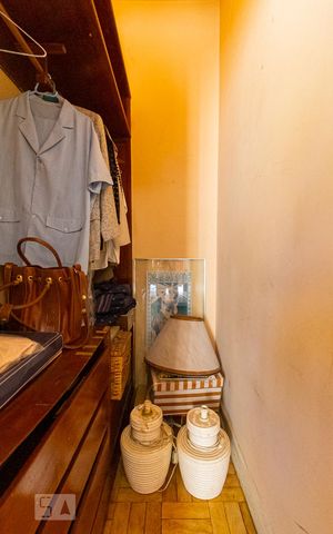 Casa à venda com 385m², 4 quartos e 3 vagas Casa à venda com 385m², 4 quartos e 3 vagasCloset da Suíte 2