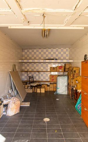 Casa à venda com 385m², 4 quartos e 3 vagas Casa à venda com 385m², 4 quartos e 3 vagasGaragem