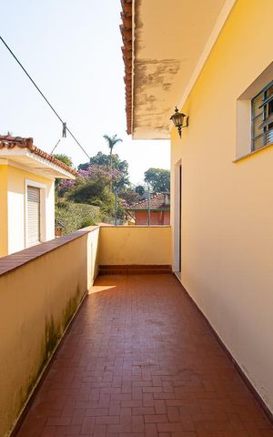 Casa à venda com 385m², 4 quartos e 3 vagas Casa à venda com 385m², 4 quartos e 3 vagasTerraço