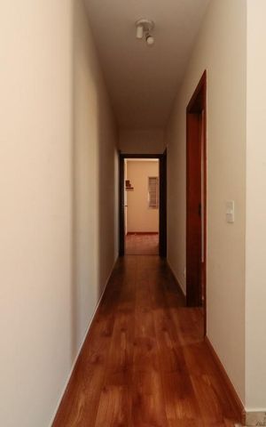 Casa à venda com 230m², 6 quartos e 2 vagas Casa à venda com 230m², 6 quartos e 2 vagasCorredor