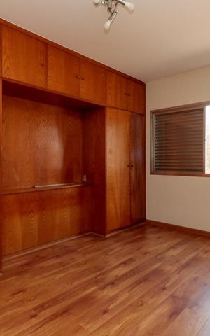 Casa à venda com 230m², 6 quartos e 2 vagas Casa à venda com 230m², 6 quartos e 2 vagasSuíte