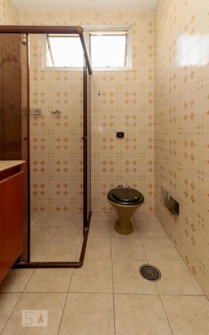 Casa à venda com 230m², 6 quartos e 2 vagas Casa à venda com 230m², 6 quartos e 2 vagasBanheiro