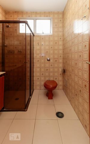 Casa à venda com 230m², 6 quartos e 2 vagas Casa à venda com 230m², 6 quartos e 2 vagasSuíte