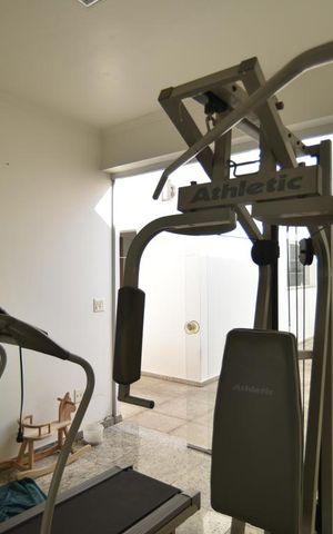 Casa para alugar com 240m², 3 quartos e 4 vagasAcademia