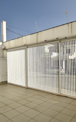 Casa para alugar com 240m², 3 quartos e 4 vagasGaragem e portão de entrada
