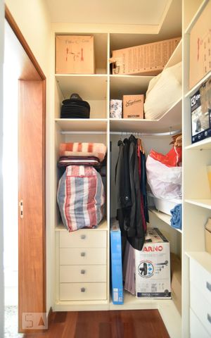Casa para alugar com 240m², 3 quartos e 4 vagasCloset da suite 2