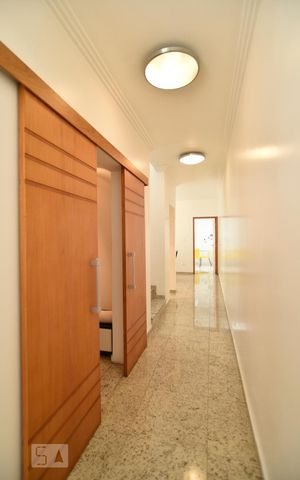 Casa para alugar com 240m², 3 quartos e 4 vagasCorredor das salas