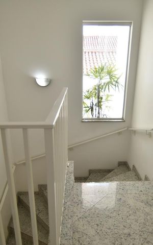 Casa para alugar com 240m², 3 quartos e 4 vagasEscada