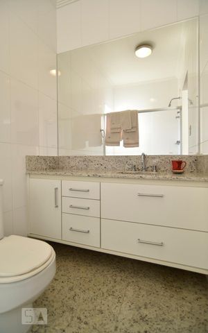Casa para alugar com 240m², 3 quartos e 4 vagasBanheiro da suite 3