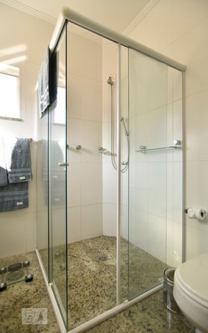 Casa para alugar com 240m², 3 quartos e 4 vagasBanheiro da suite 1