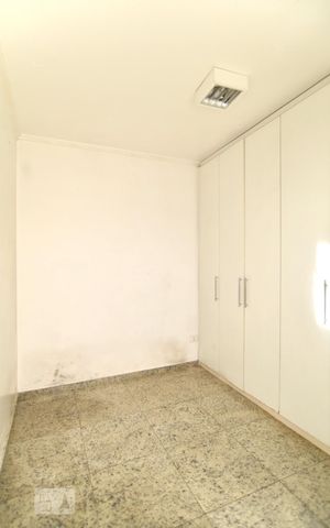Casa para alugar com 240m², 3 quartos e 4 vagasQuarto de serviço