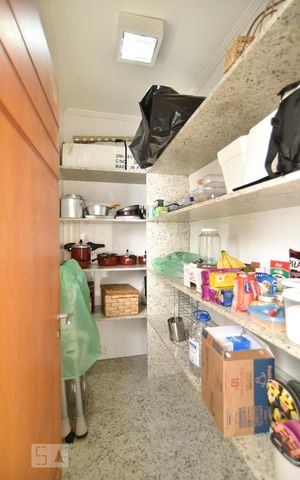 Casa para alugar com 240m², 3 quartos e 4 vagasÁrea de serviço - dispensa