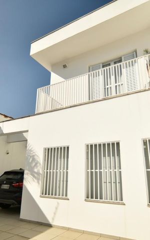 Casa para alugar com 240m², 3 quartos e 4 vagasFachada