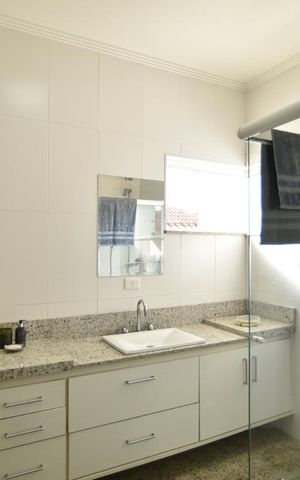 Casa para alugar com 240m², 3 quartos e 4 vagasBanheiro da suite 1