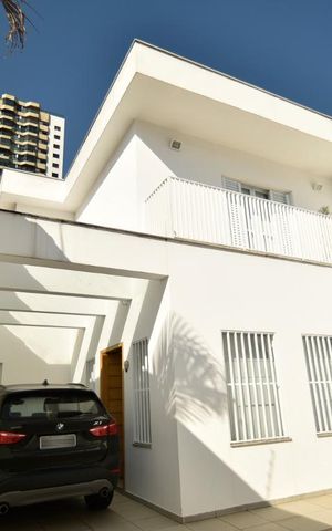 Casa para alugar com 240m², 3 quartos e 4 vagasFachada
