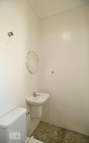 Casa para alugar com 240m², 3 quartos e 4 vagasBanheiro de serviço