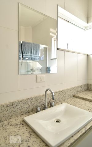 Casa para alugar com 240m², 3 quartos e 4 vagasBanheiro da suite 1