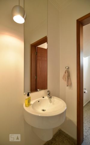 Casa para alugar com 240m², 3 quartos e 4 vagasLavabo