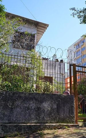 Casa à venda com 181m², 3 quartos e 2 vagasFachada da casa.