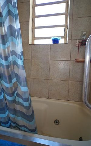 Casa à venda com 181m², 3 quartos e 2 vagasBanheiro