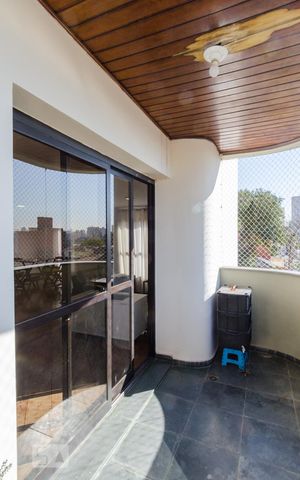 Apartamento à venda com 187m², 4 quartos e 3 vagas Apartamento à venda com 187m², 4 quartos e 3 vagasVaranda
