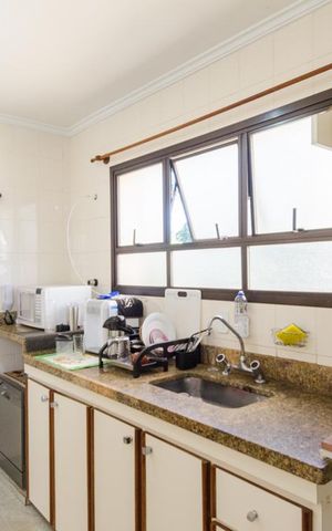 Apartamento à venda com 187m², 4 quartos e 3 vagas Apartamento à venda com 187m², 4 quartos e 3 vagasCozinha