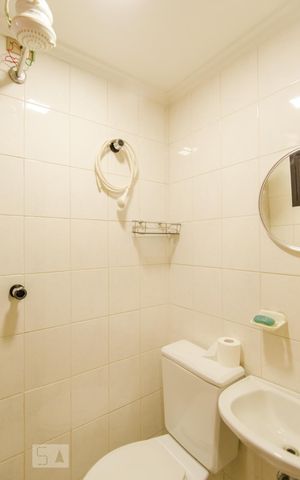 Apartamento à venda com 187m², 4 quartos e 3 vagas Apartamento à venda com 187m², 4 quartos e 3 vagasBanheiro de serviço