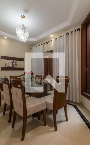 Casa à venda com 250m², 3 quartos e 2 vagas Casa à venda com 250m², 3 quartos e 2 vagasSala de Jantar