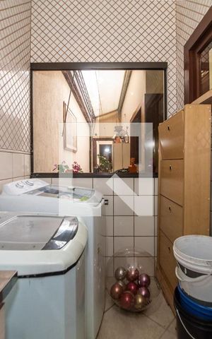 Casa à venda com 250m², 3 quartos e 2 vagas Casa à venda com 250m², 3 quartos e 2 vagasLavanderia