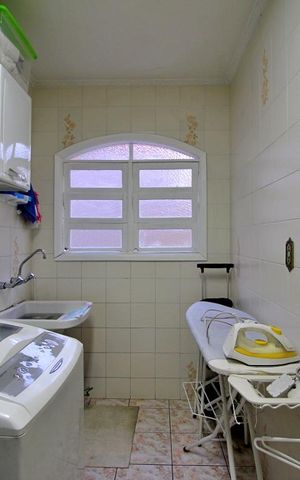 Casa à venda com 202m², 3 quartos e 3 vagasLavanderia
