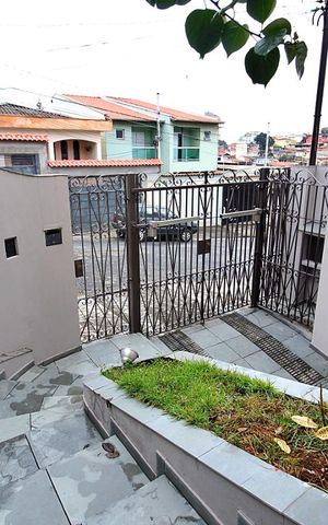 Casa à venda com 202m², 3 quartos e 3 vagasEscada